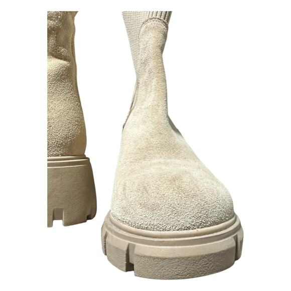Steve Madden Women’s 10 Chelsea Boots Beige Suede Lug Sole Chunky Heel Booties - Picture 5 of 9